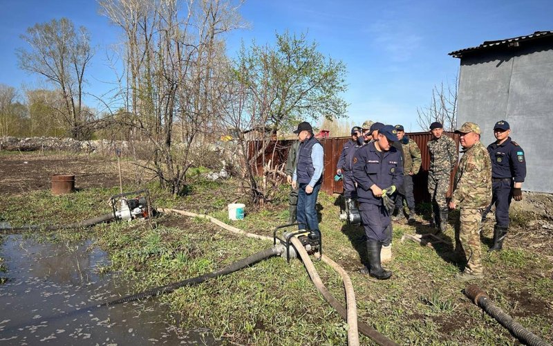 ShQO-daǵy Buqtyrma ózeninde sý deńgeıi kóterilip, 13 úı aýlasyn sý basty ShQO-daǵy Buqtyrma ózeninde sý deńgeıi kóterilip, 13 úı aýlasyn sý basty