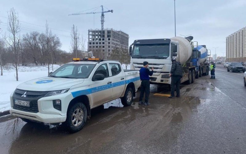 В Астане усиливают контроль за движением тяжеловесного транспорта В Астане усиливают контроль за движением тяжеловесного транспорта