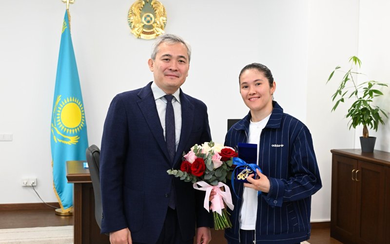 Назым Қызайбай боксшыға пәтер сыйлады