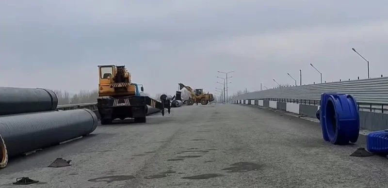 ремонт понтонного моста в Усть-Каменогорске 