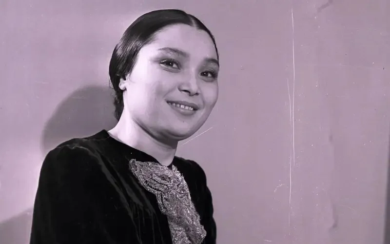 Роза Багланова во время выступления. 3-12937, Алматы, 1950 год 