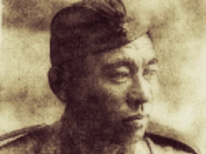 Красноармеец Сююбаев (Суйеубаев) Исатай Шахатович — автоматчик роты автоматчиков 1036-го стрелкового полка 293-й стрелковой дивизии. 