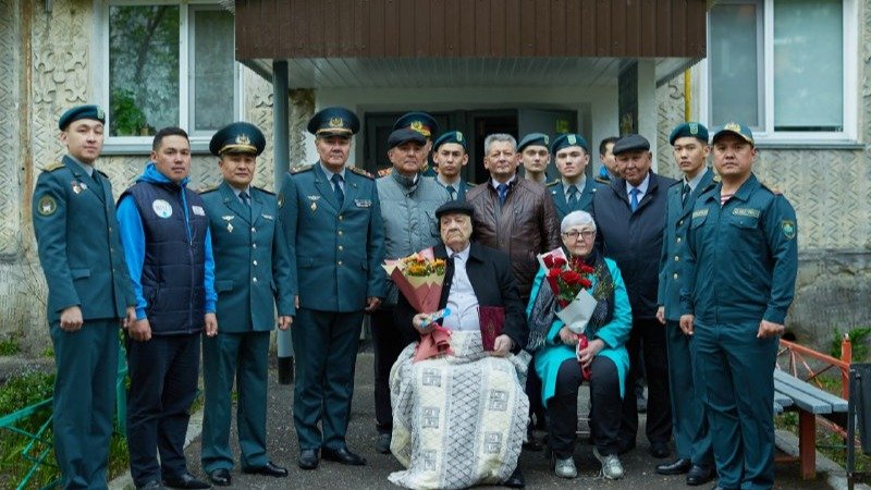 Ұлттық ұлан жауынгерлері соғыс ардагеріне құрмет көрсетті Ұлттық ұлан жауынгерлері соғыс ардагеріне құрмет көрсетті