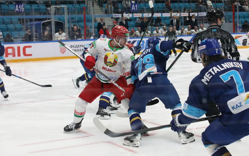 Сборная Казахстана по хоккею сыграла с Беларусью 