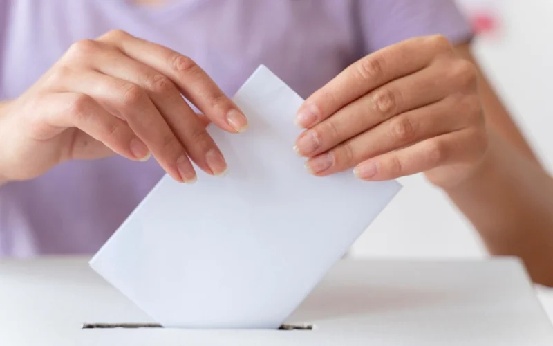 Ireland votes for new president as polls point to lead for Catherine Connolly