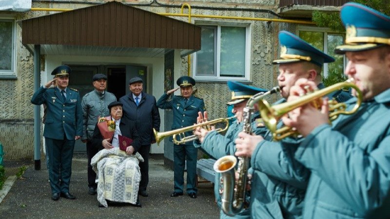 Ұлттық ұлан жауынгерлері соғыс ардагеріне құрмет көрсетті Ұлттық ұлан жауынгерлері соғыс ардагеріне құрмет көрсетті