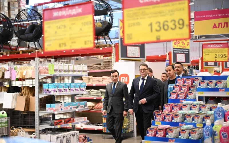 Арман Шаккалиев посетил один из магазинов в Алматы