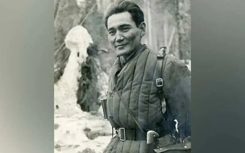 Бауыржан Момышулы
