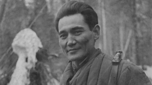 Бауыржан Момышулы