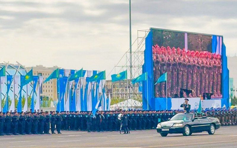Астанада әскери қызметшілер Жеңіс мерейтойына арналған салтанатты шеруді пысықтады Астанада әскери қызметшілер Жеңіс мерейтойына арналған салтанатты шеруді пысықтады