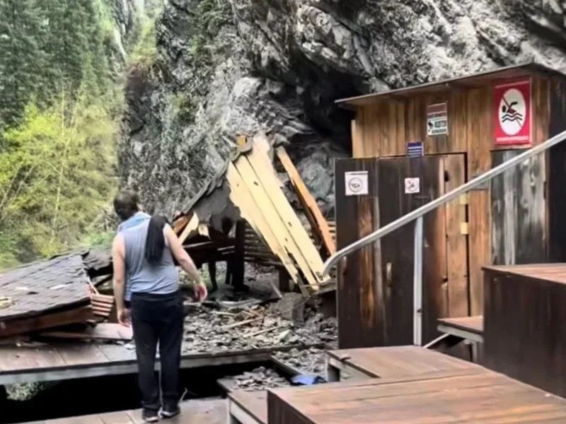 Rockfall at Alma-Arasan Gorge in Almaty nearly hits visitors