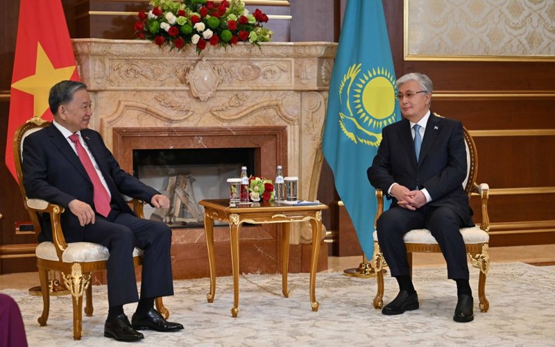 Президент Вьетнам Коммунистік партиясы Орталық Комитетінің Бас хатшысын қарсы алды Президент Вьетнам Коммунистік партиясы Орталық Комитетінің Бас хатшысын қарсы алды