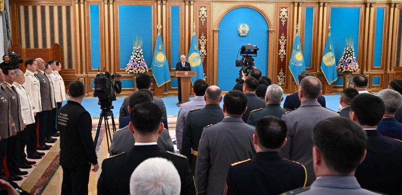 Президент әскери қызметшілерге мемлекеттік наградалар тапсырды Президент әскери қызметшілерге мемлекеттік наградалар тапсырды