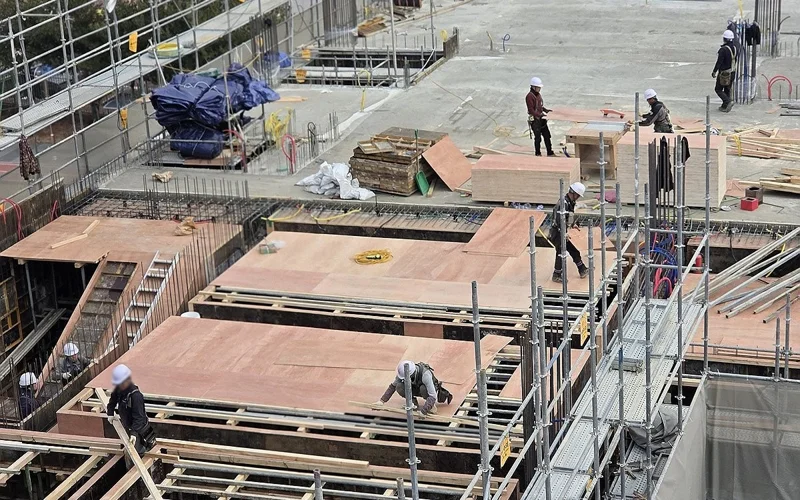 S. Korea's construction production dips by most in over 26 years in Q1