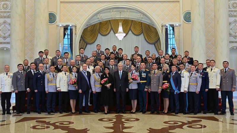 Касым-Жомарт Токаев поздравил офицеров и солдат с Днем защитника Отечества Касым-Жомарт Токаев поздравил офицеров и солдат с Днем защитника Отечества