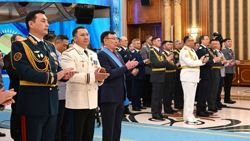 Глава государства вручил госнаграды военнослужащим, спасателям и сотрудникам силовых структур