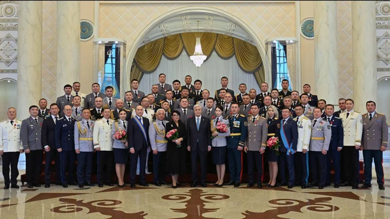 Касым-Жомарт Токаев поздравил офицеров и солдат с Днем защитника Отечества