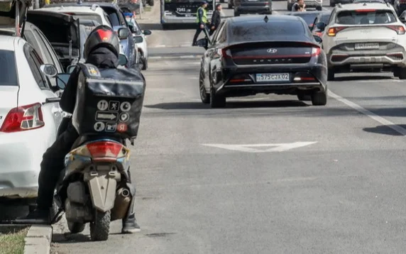 мопед, мотоцикл, дорога, автомобиль