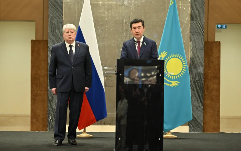 Спикер Мажилиса выступил на приеме Посольства России по случаю 80-летия Победы