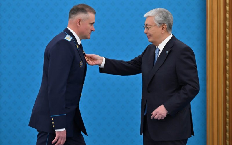Қызметтік борышын атқаруда көрсеткен ерлігі мен жанқиярлығы үшін бір топ азамат наградталды Қызметтік борышын атқаруда көрсеткен ерлігі мен жанқиярлығы үшін бір топ азамат наградталды