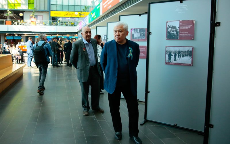 «Нұрлы жол» вокзал кешенінде Жеңістің 80 жылдығына орай фотокөрме өтті «Нұрлы жол» вокзал кешенінде Жеңістің 80 жылдығына орай фотокөрме өтті