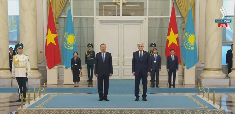 Генсек ЦК Компартии Вьетнама прибыл в Акорду