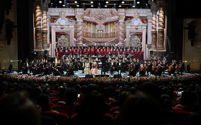 President Kassym-Jomart Tokayev, Tô Lâm attend concert with participation of Dimash