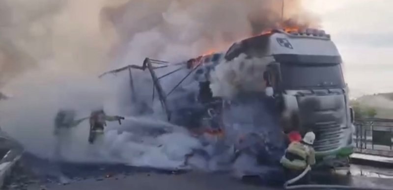 фура с 15 тоннами спичек сгорела в Шымкенте фура с 15 тоннами спичек сгорела в Шымкенте