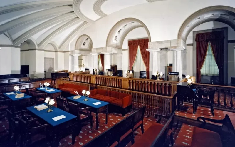 Федеральный апелляционный суд отклонил просьбу администрации Трампа об отмене временного правового статуса сотням тысяч кубинцам, гаитянам, никарагуанцам, венесуэльцам, афганцам и украинцам, проживающих в США, передает собственный корреспондент агентства Кazinform со ссылкой на NBC News.