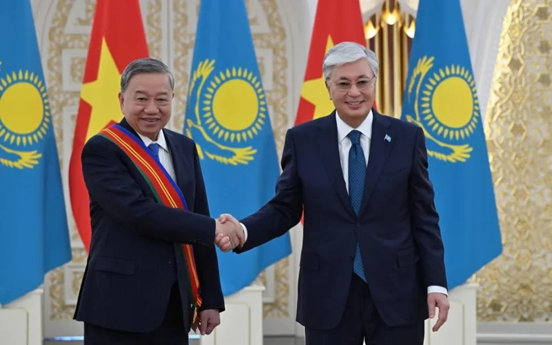 Tokayev awards 1st class Dostyq Order to General Secretary of Vietnam’s Communist Party Tô Lâm