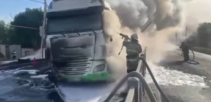 фура с 15 тоннами спичек сгорела в Шымкенте фура с 15 тоннами спичек сгорела в Шымкенте