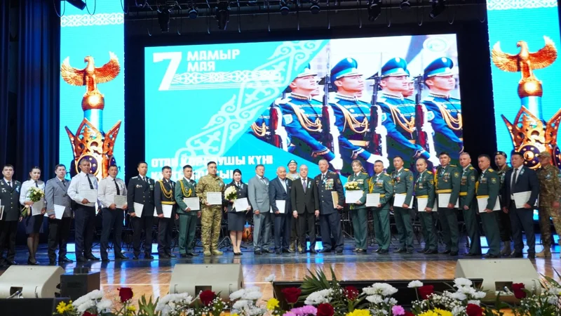 Аким ЗКО поздравил жителей региона с Днем защитника Отечества