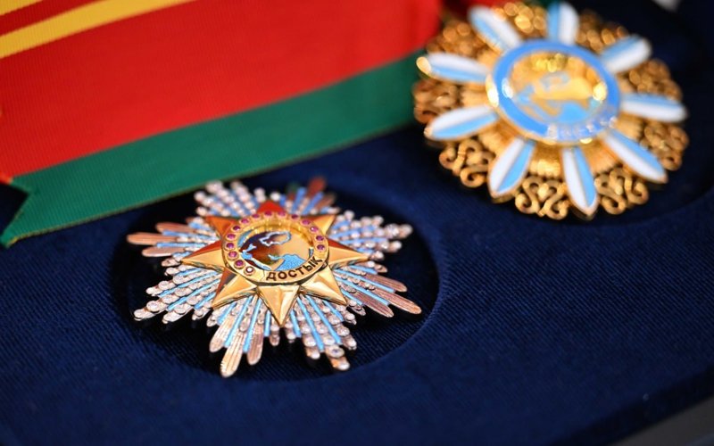 Глава государства наградил То Лама орденом «Достық» I степени Глава государства наградил То Лама орденом «Достық» I степени