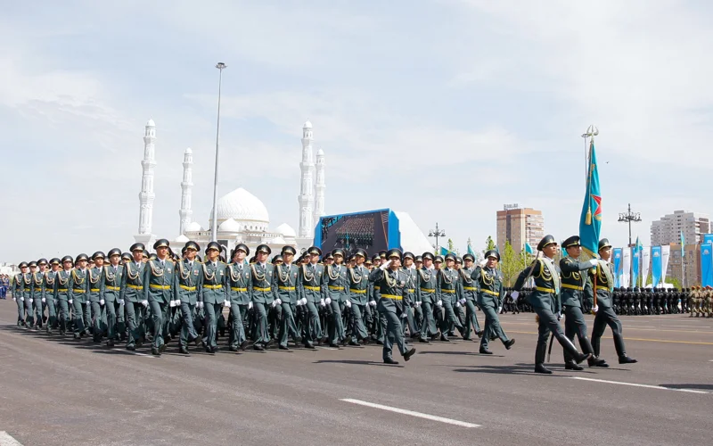 Военный парад в Астане: в честь 80-летия Победы по площади «Қазақ елі» шагают генералы