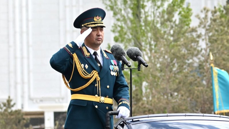 Қазақстан Республикасы Қарулы Күштері Құрлық әскерлерінің Бас қолбасшысы генерал-майор Мереке Көшекбаев Қазақстан Республикасы Қарулы Күштері Құрлық әскерлерінің Бас қолбасшысы генерал-майор Мереке Көшекбаев