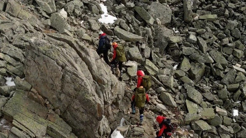 Kazakh rescuers ascend Tri Brata mountain in East Kazakhstan Kazakh rescuers ascend Tri Brata mountain in East Kazakhstan