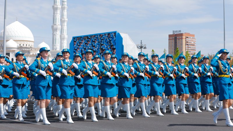 Женщины-военнослужащие Женщины-военнослужащие