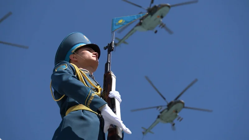 Более 60 летательных аппаратов показали в Астане на военном параде