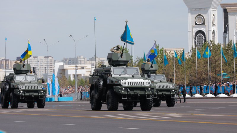 парад ко дню победы танки
