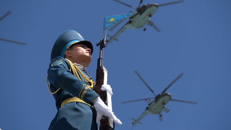 Более 60 летательных аппаратов показали в Астане на военном параде Более 60 летательных аппаратов показали в Астане на военном параде