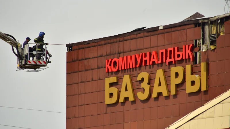 Пожар на рынке Шапагат в Астане ликвидировали