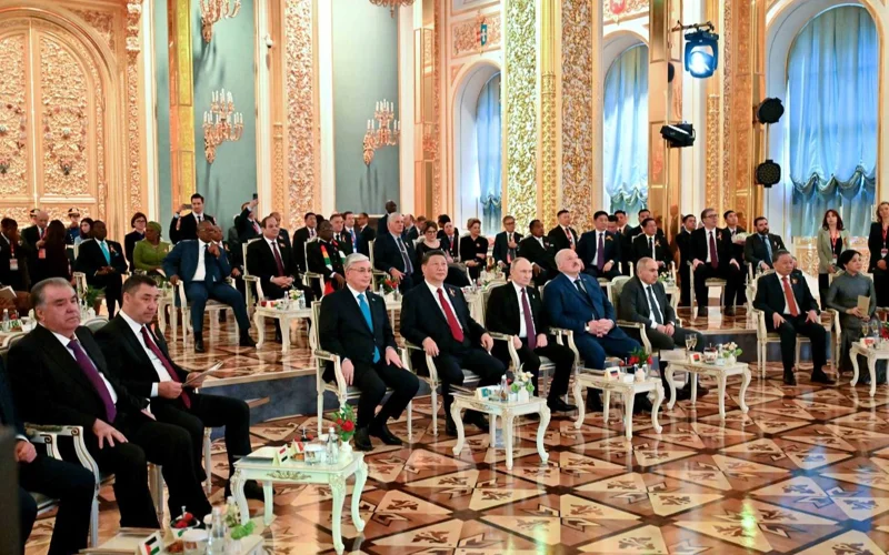 Глава государства посетил концерт, посвященный 80-й годовщине Великой Победы