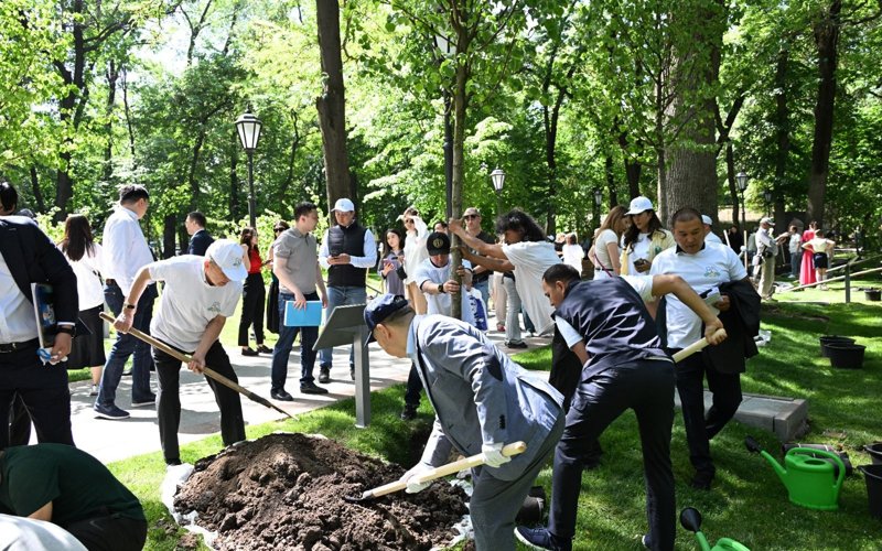 Алматыда соғыс ардагерлеріне арналған 8 аллея ашылды Алматыда соғыс ардагерлеріне арналған 8 аллея ашылды