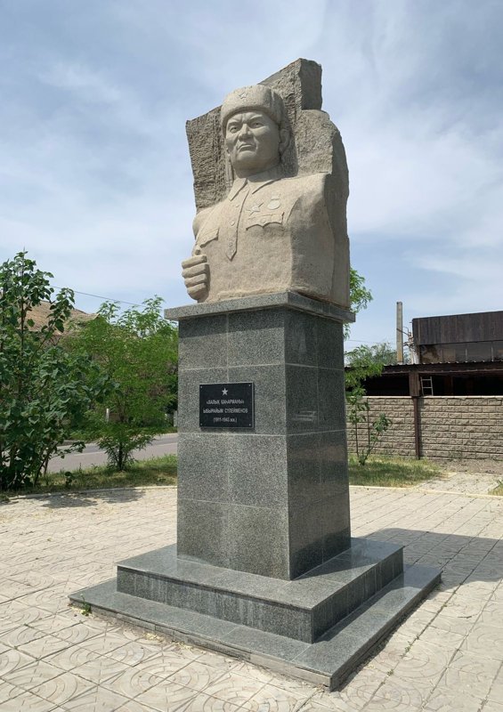 Ыбырайым Сулейменов — герой страны любимый народом Ыбырайым Сулейменов — герой страны любимый народом