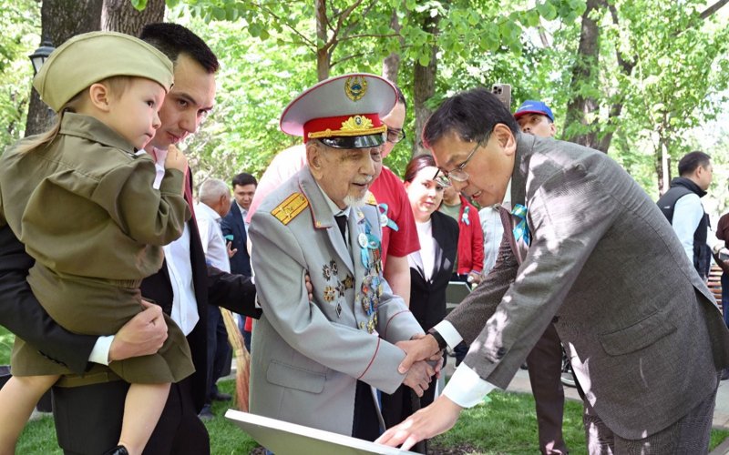 Алматыда соғыс ардагерлеріне арналған 8 аллея ашылды Алматыда соғыс ардагерлеріне арналған 8 аллея ашылды