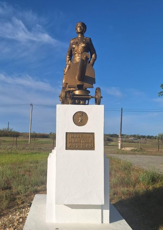 Мәншүк ескерткіші а
