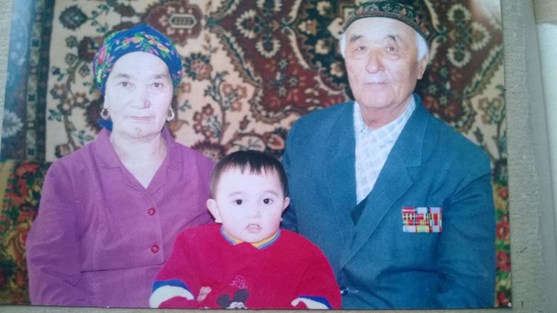 Турысбек Абдильдаев с семьей а