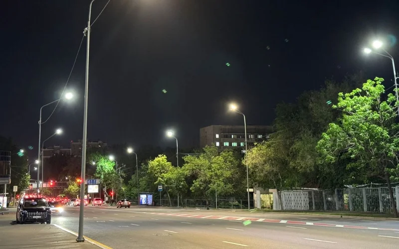 Almaty kóshelerin jaryqtandyrý