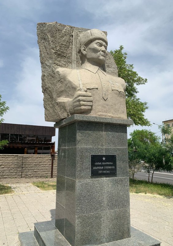 Ыбырайым Сулейменов — герой страны любимый народом Ыбырайым Сулейменов — герой страны любимый народом