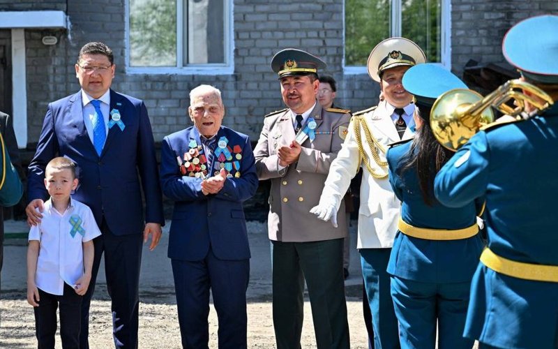 Аким области Абай поздравил ветеранов войны с Днем Победы Аким области Абай поздравил ветеранов войны с Днем Победы